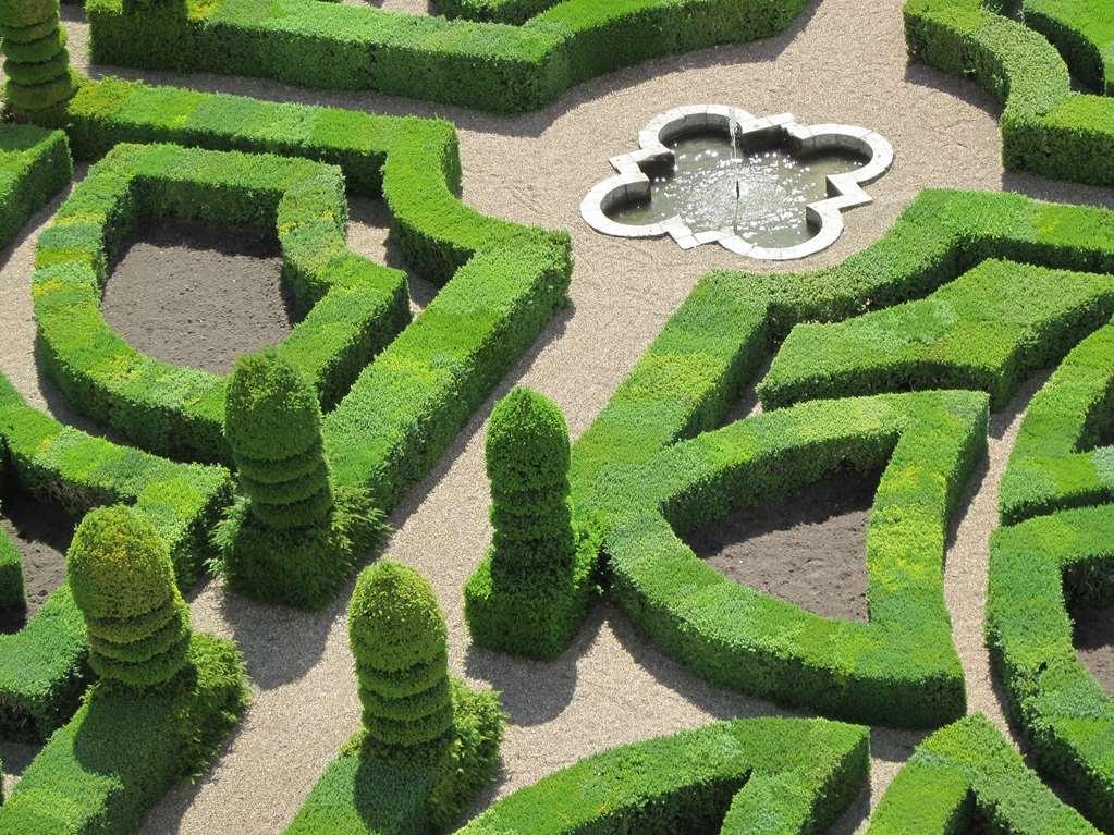 Hotel Chateau De Perreux, The Originals Collection 4*