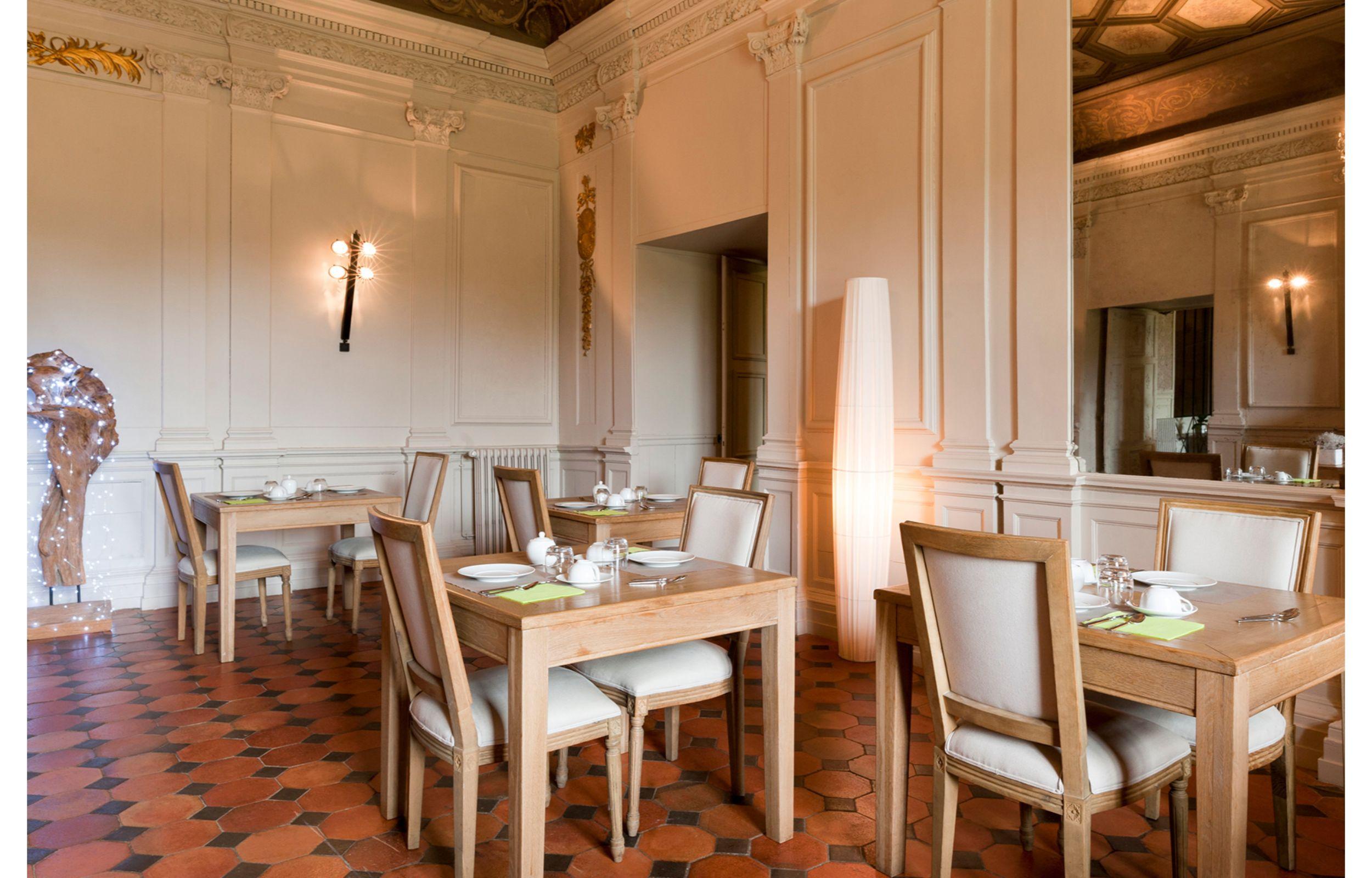 Hotel Chateau De Perreux, The Originals Collection