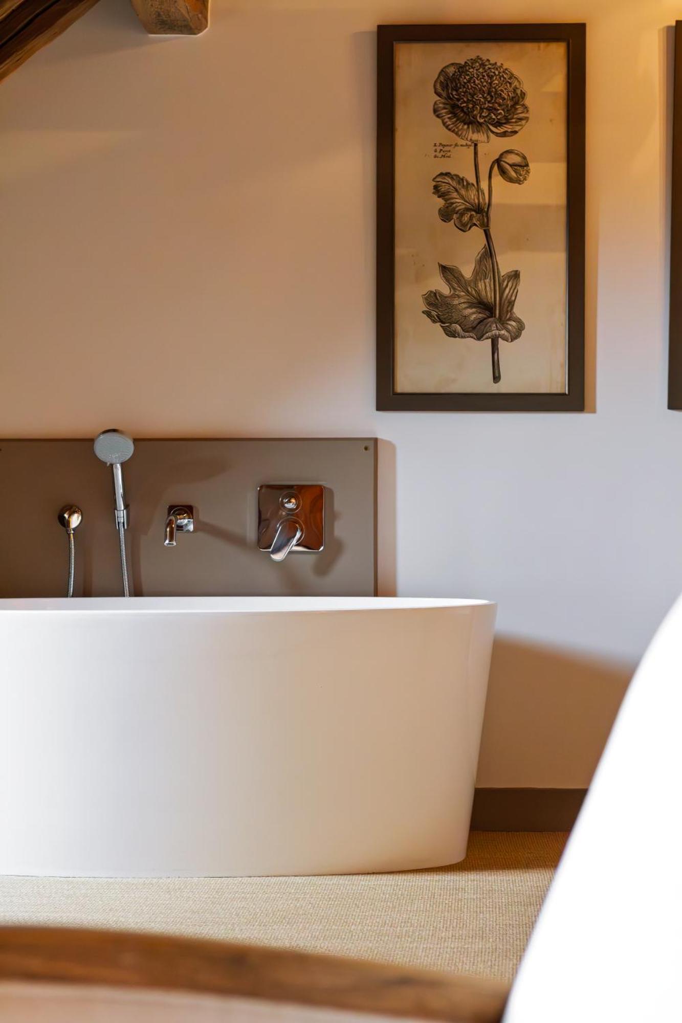 Hotel Chateau De Perreux, The Originals Collection 4*