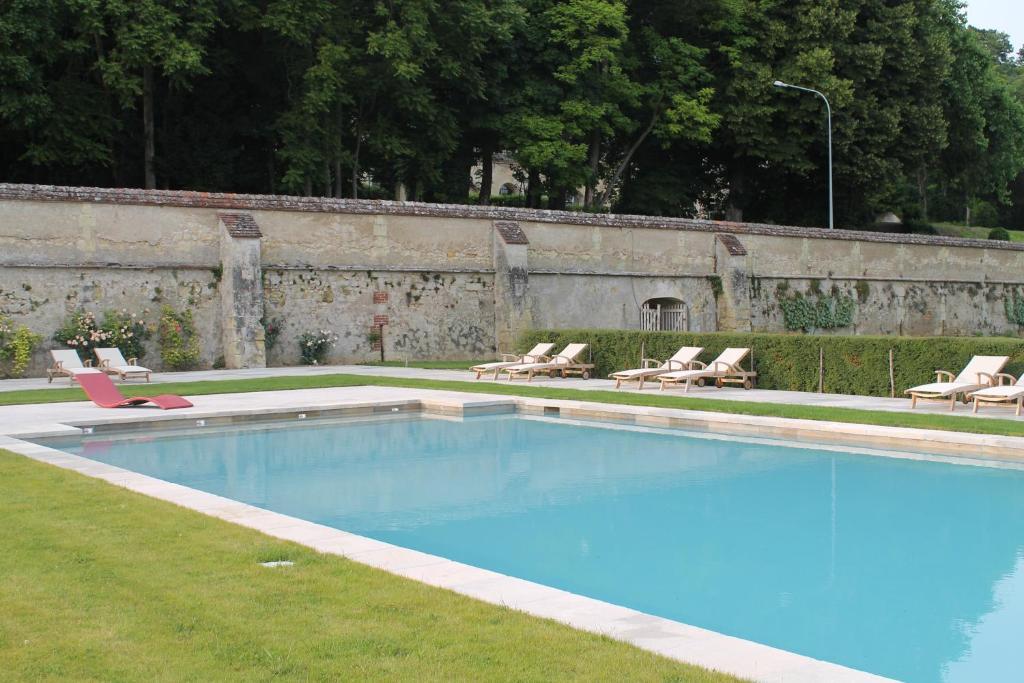 Hotel Chateau De Perreux, The Originals Collection 4*