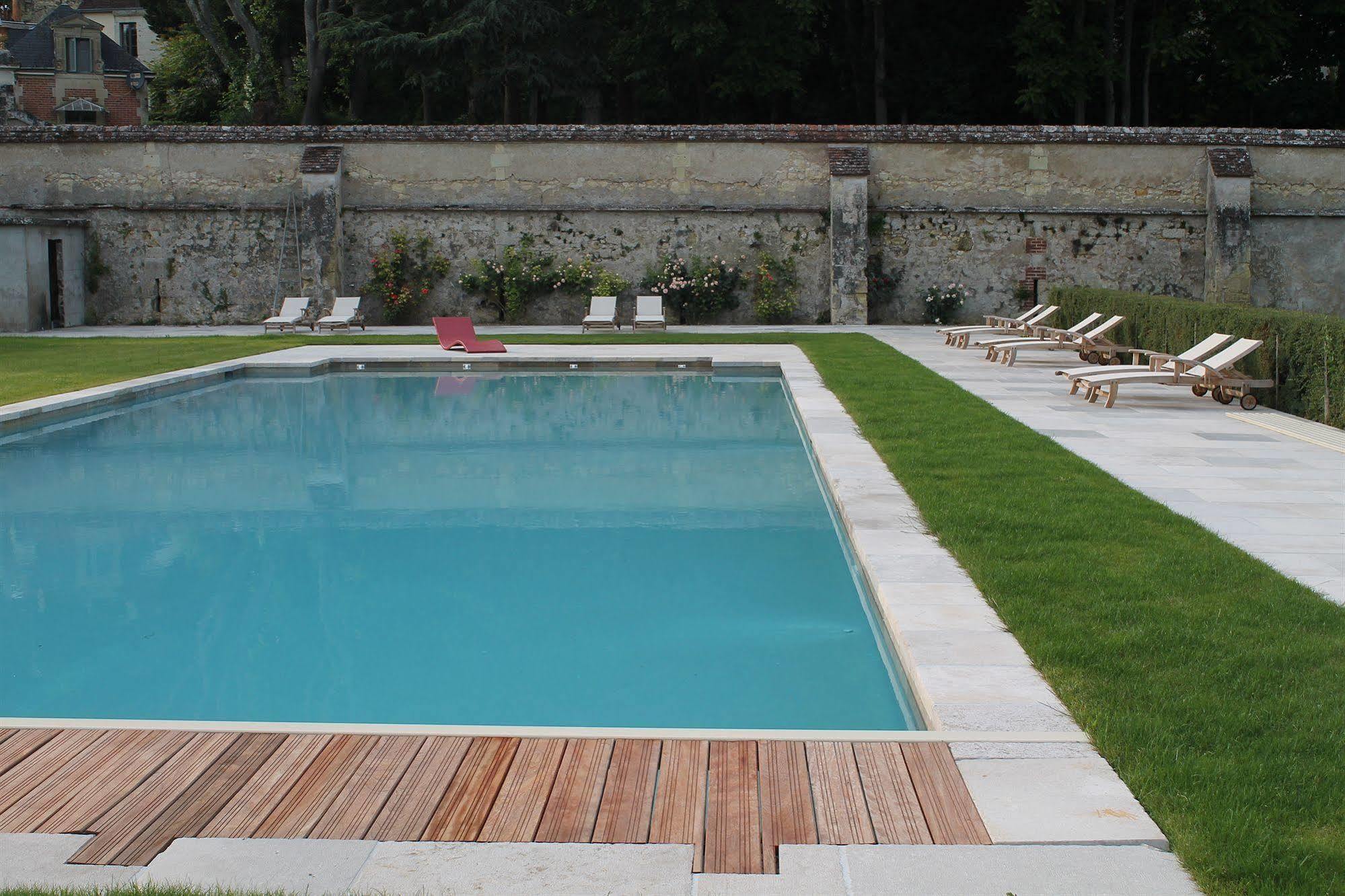 Hotel Chateau De Perreux, The Originals Collection